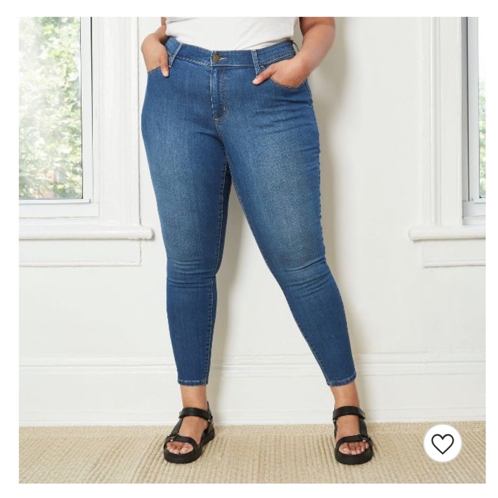 SECRETS Collection Dark Wash Skinny Jeans